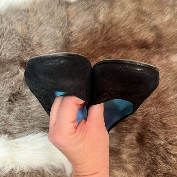 Thierry Rabotin Black Textured Heels - Picture 5 of 8